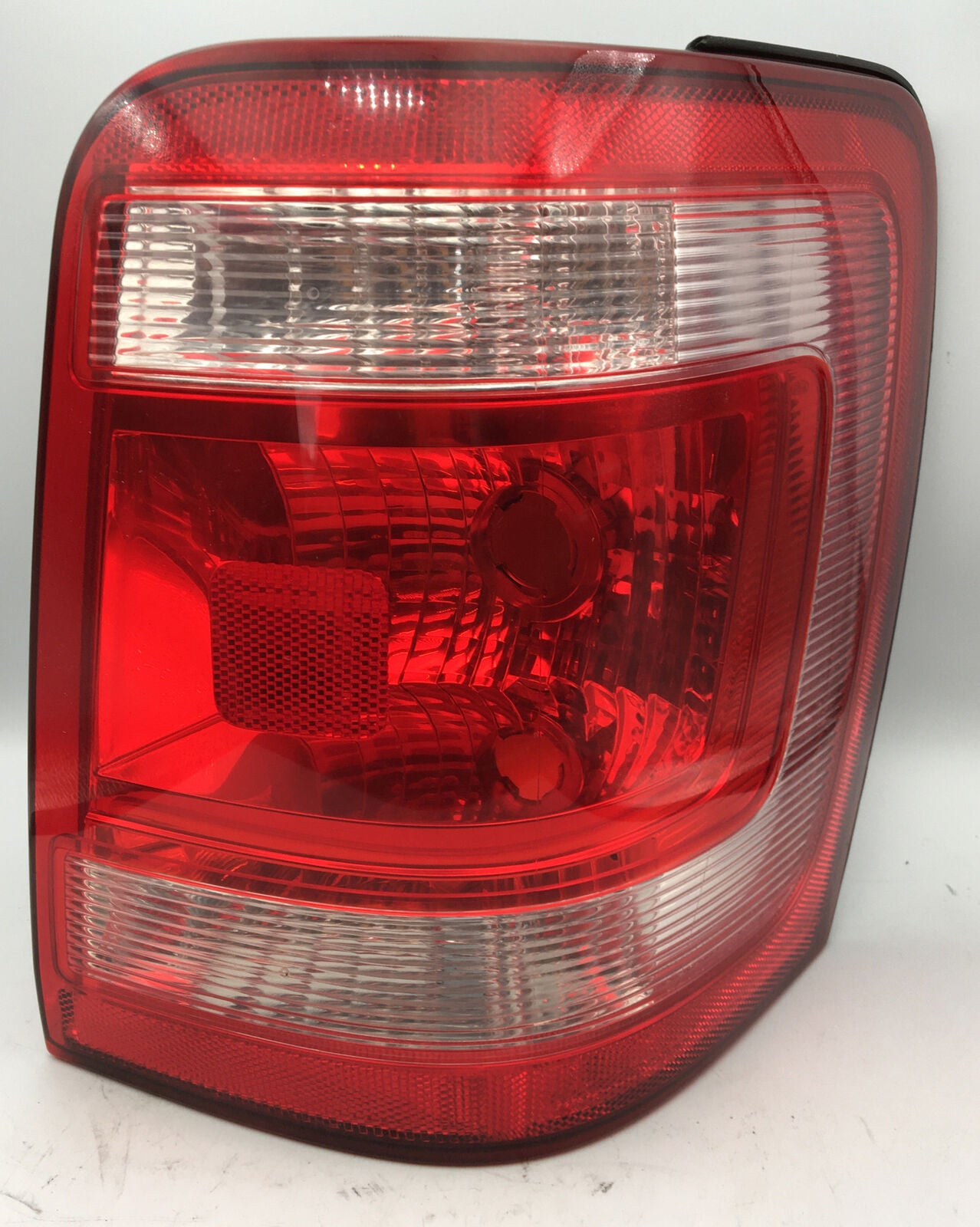 2008 2009 2010 2011 2012 FORD ESCAPE RIGHT SIDE TAIL LIGHT