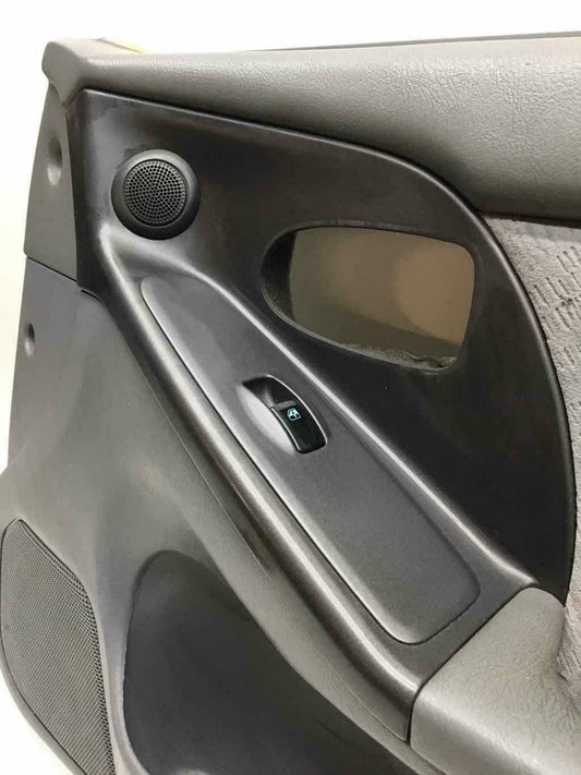 2004-06 Hyundai Elantra Passenger Right Front Door Panel Gray