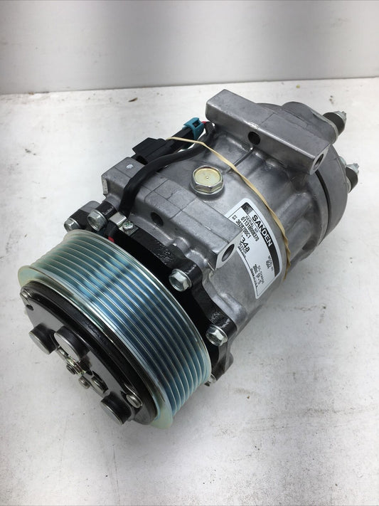 *** International A/C Compressor 3628700C1 (New Old Stock) ***