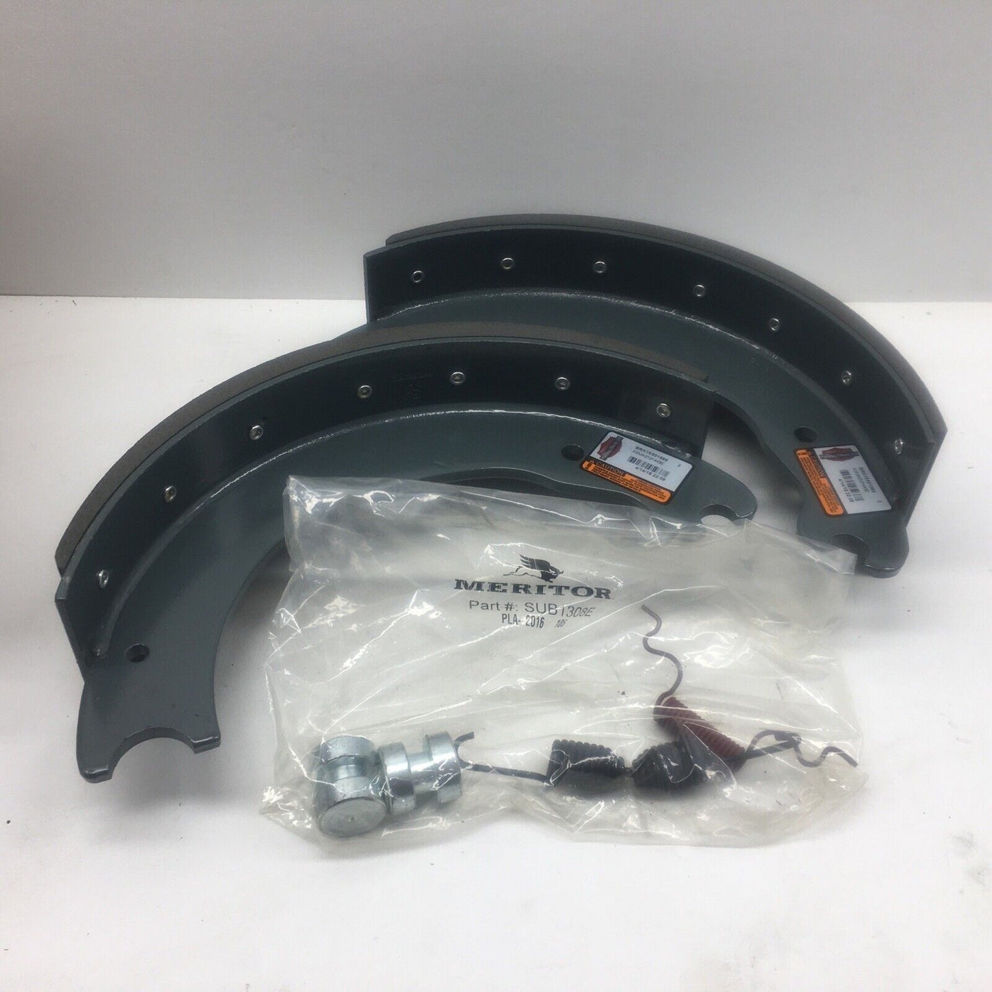 *** MERITOR XK2121443E Brake Shoe Kit Replaces KE1443E21 - NOS ***