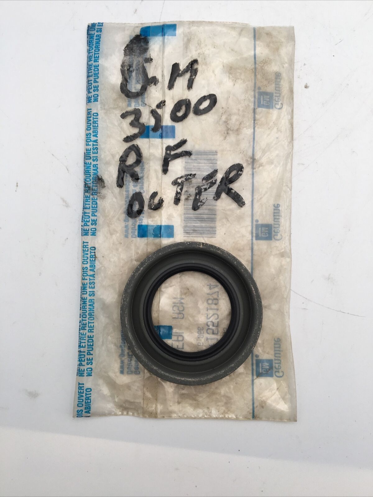 GM 15521874 Front Axle Output Shaft Seal - New Old Stock