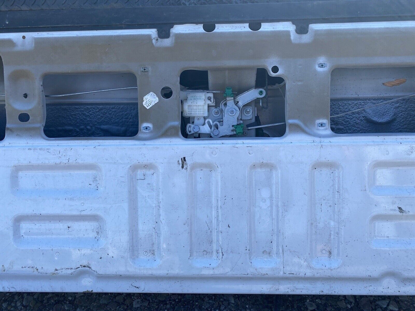 2015 2016 2017 2018 2019 2020 Ford F-150 Tailgate White