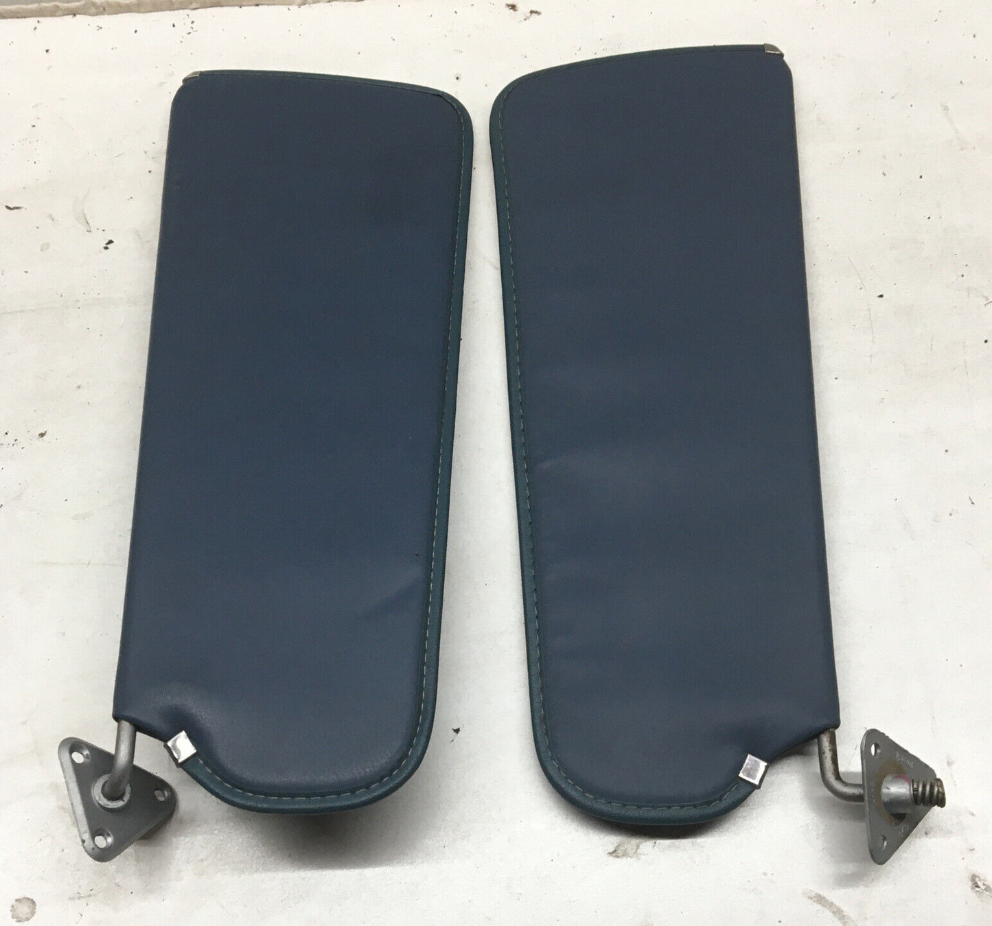 81-93 Dodge Ramcharger D150 D250 Power Ram Pickup Truck Sun Visors Sunvisor Pair