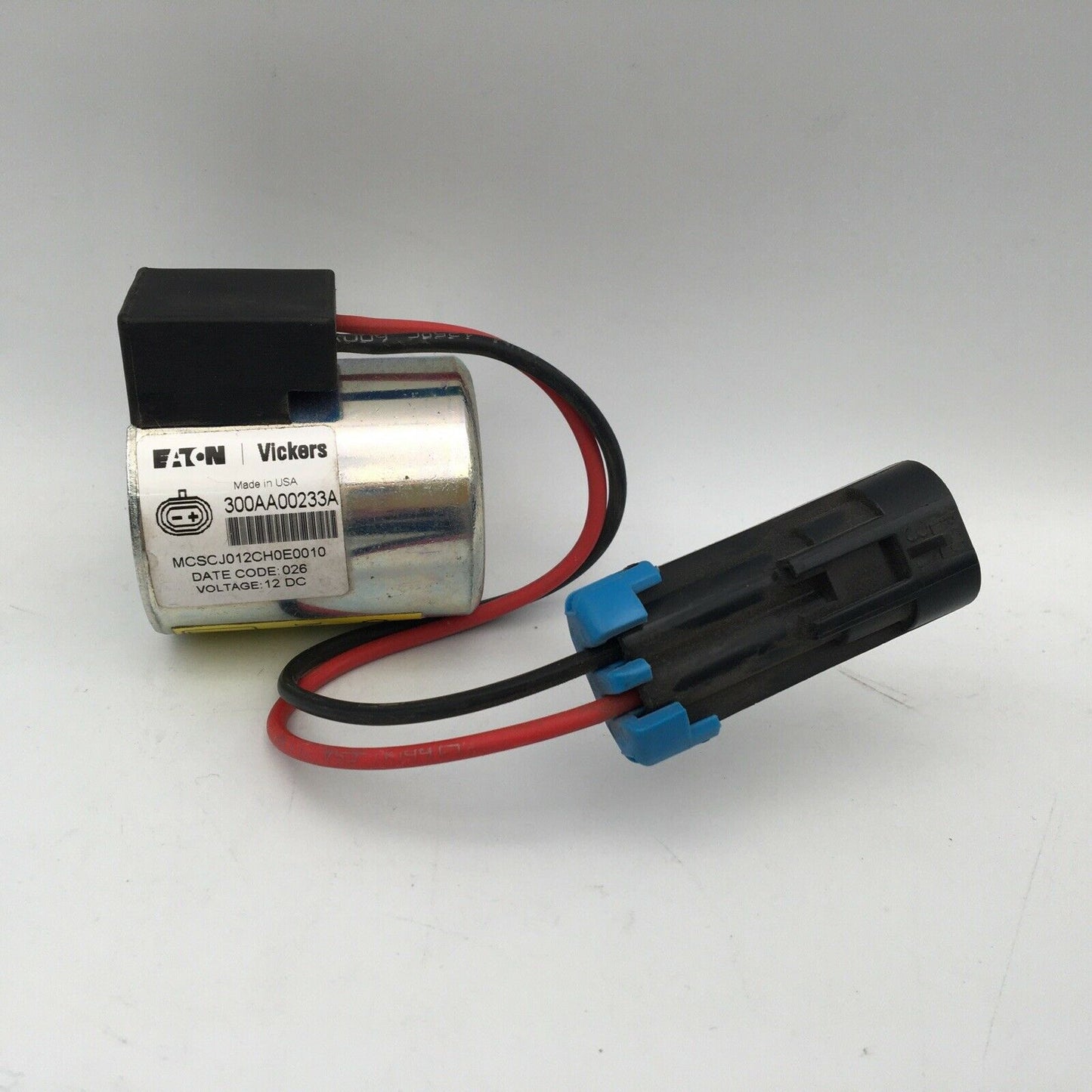 *** Eatin Vickers 300AA00233A  12VDC Solenoid Coil - NOS ***