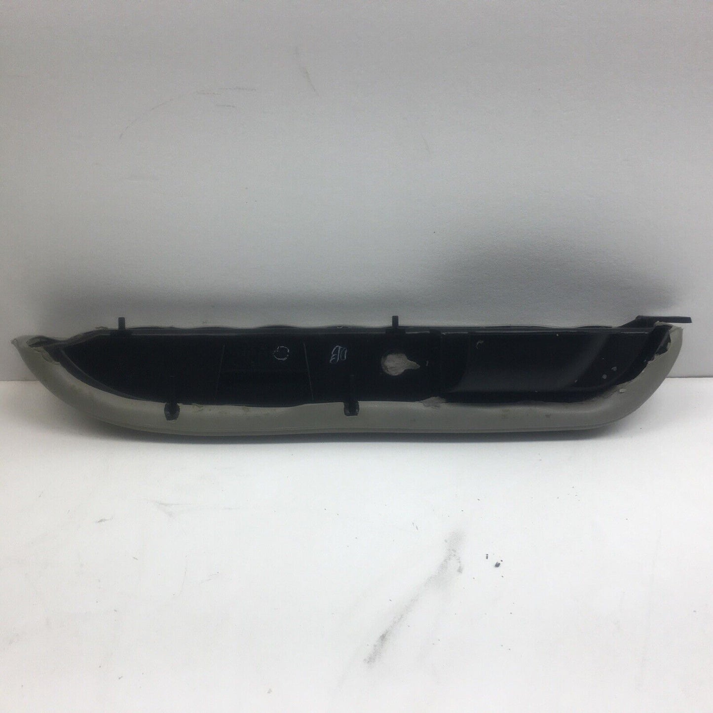 ***Genuine GM Armrest 15691230***