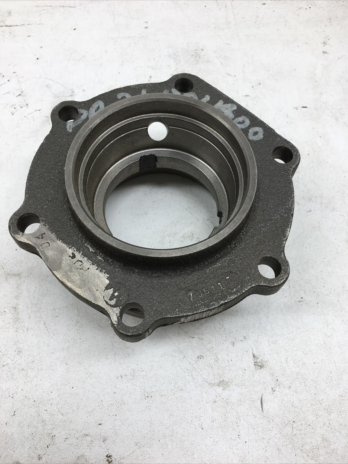 *** Genuine GM Differential Retainer 26004800 (New Old Stock) ***