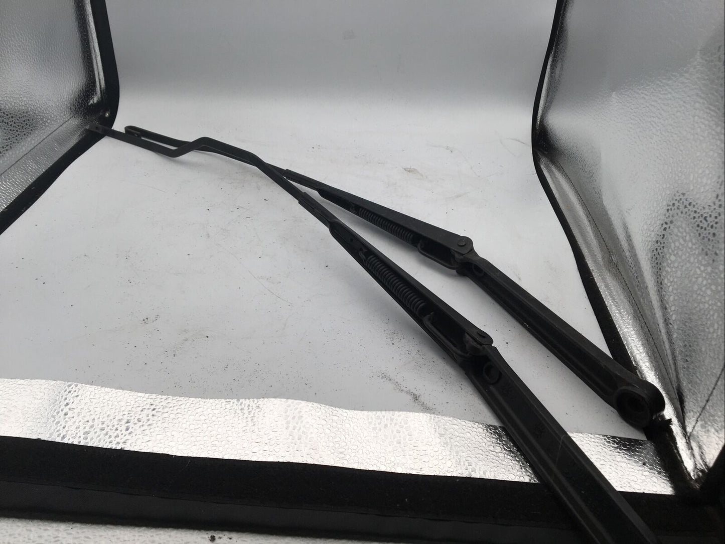 2003 Lincoln LS Wiper Arm Pair