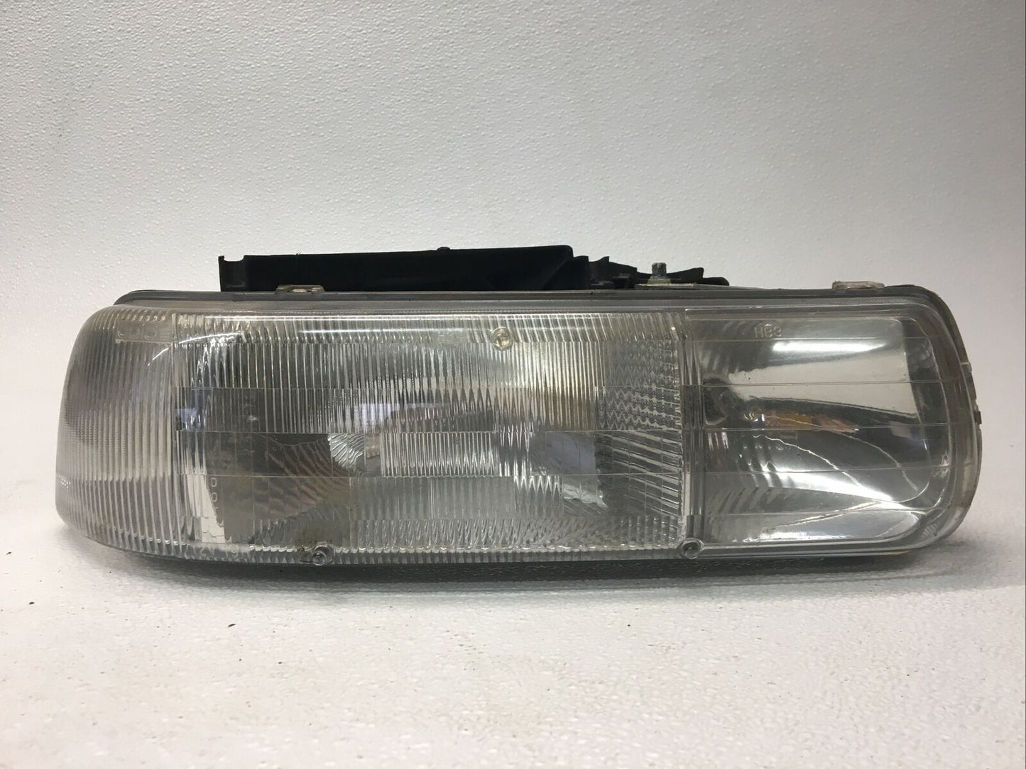 1999-2002 Chevy Silverado 2000-2006 Suburban Tahoe Passenger Right Headlight