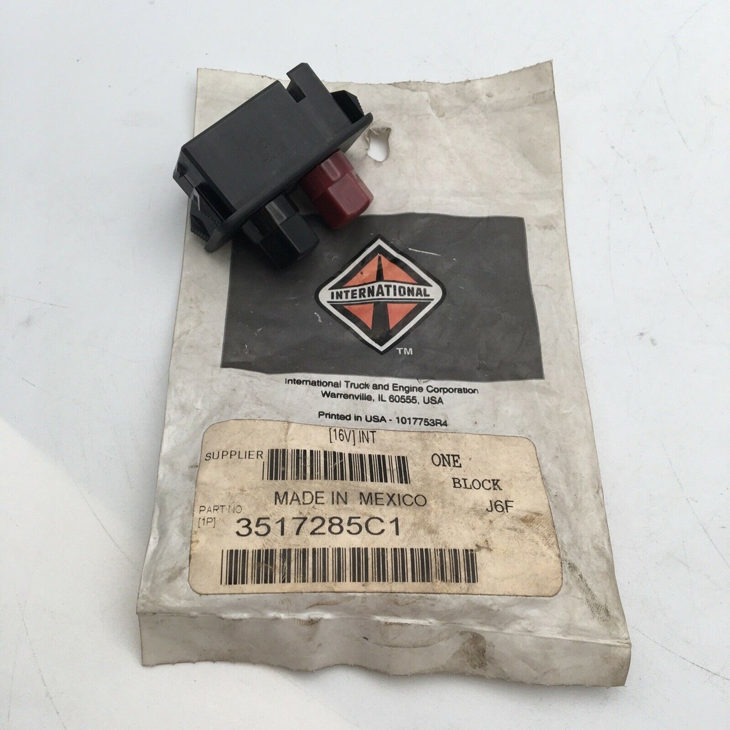 *** International 3517285C1 Block, Terminal Auxiliary Power Source - NOS ***