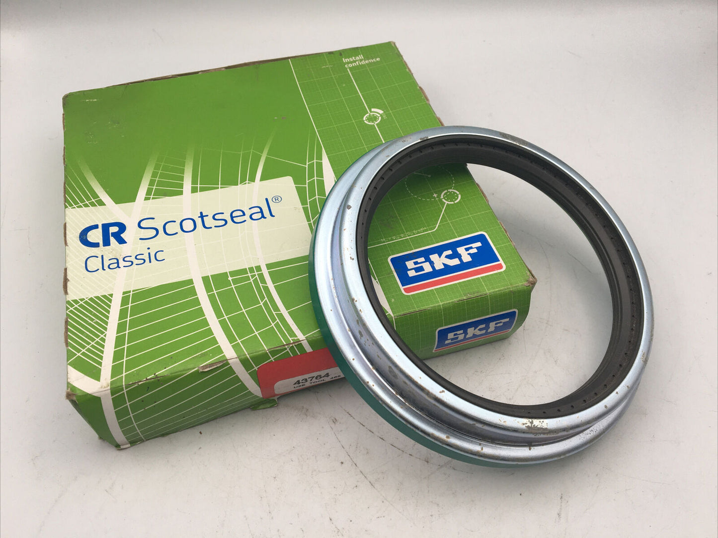 *** SKF Wheel Oil Seal 43764 CR Scotseal Classic - NOS ***