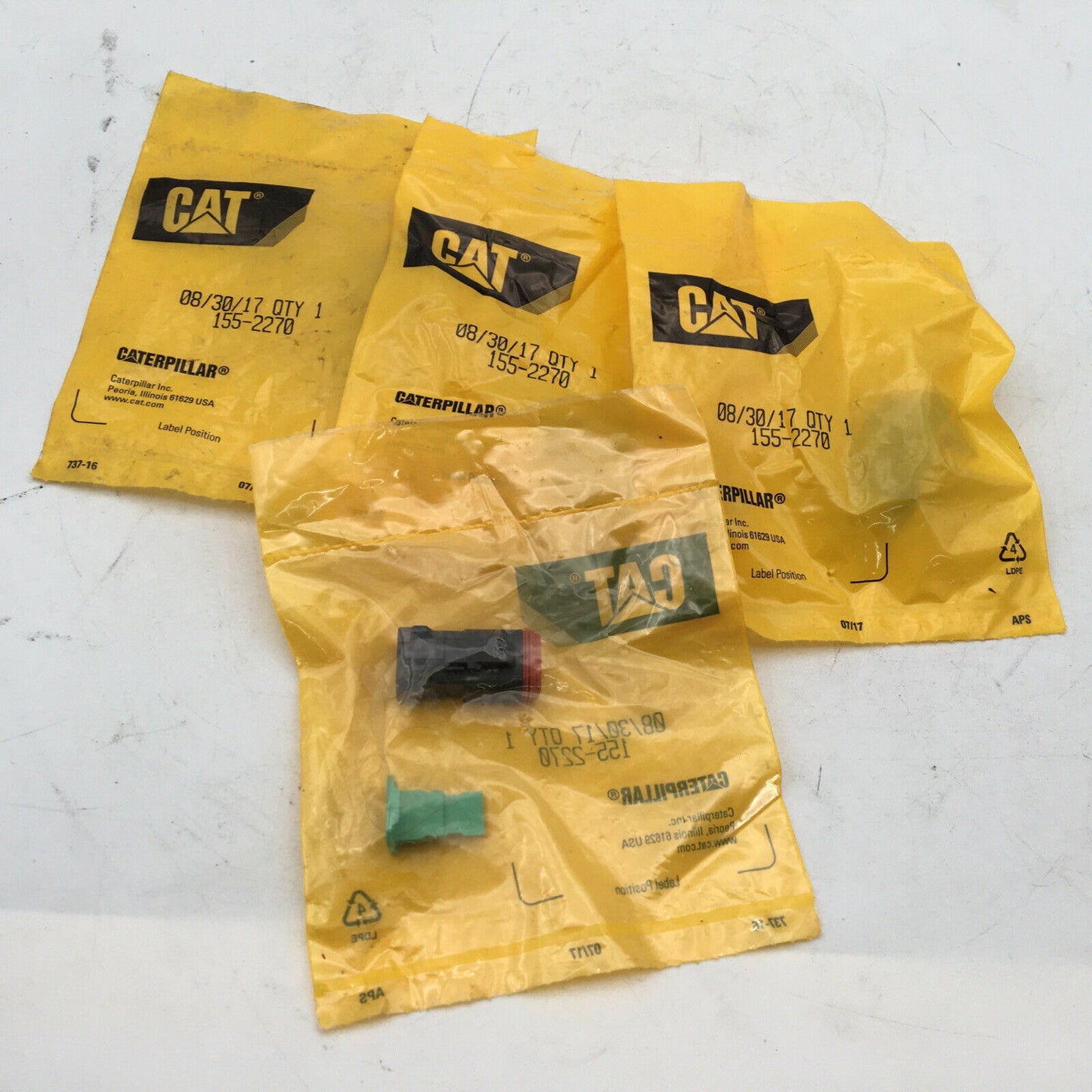 *** Lot of 4 Genuine CAT 2 Pin Connector Plug Kits ***