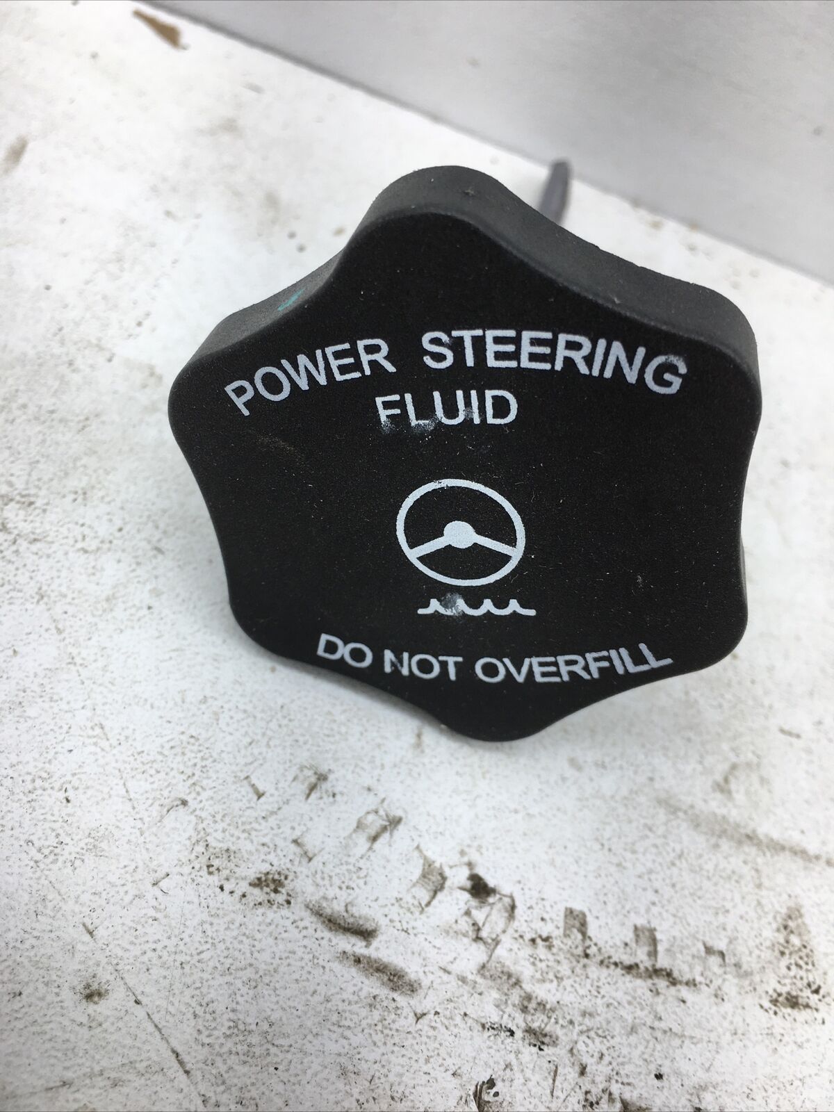 International Power Steering Reservoir Cap 2507059C1 (New Old Stock)