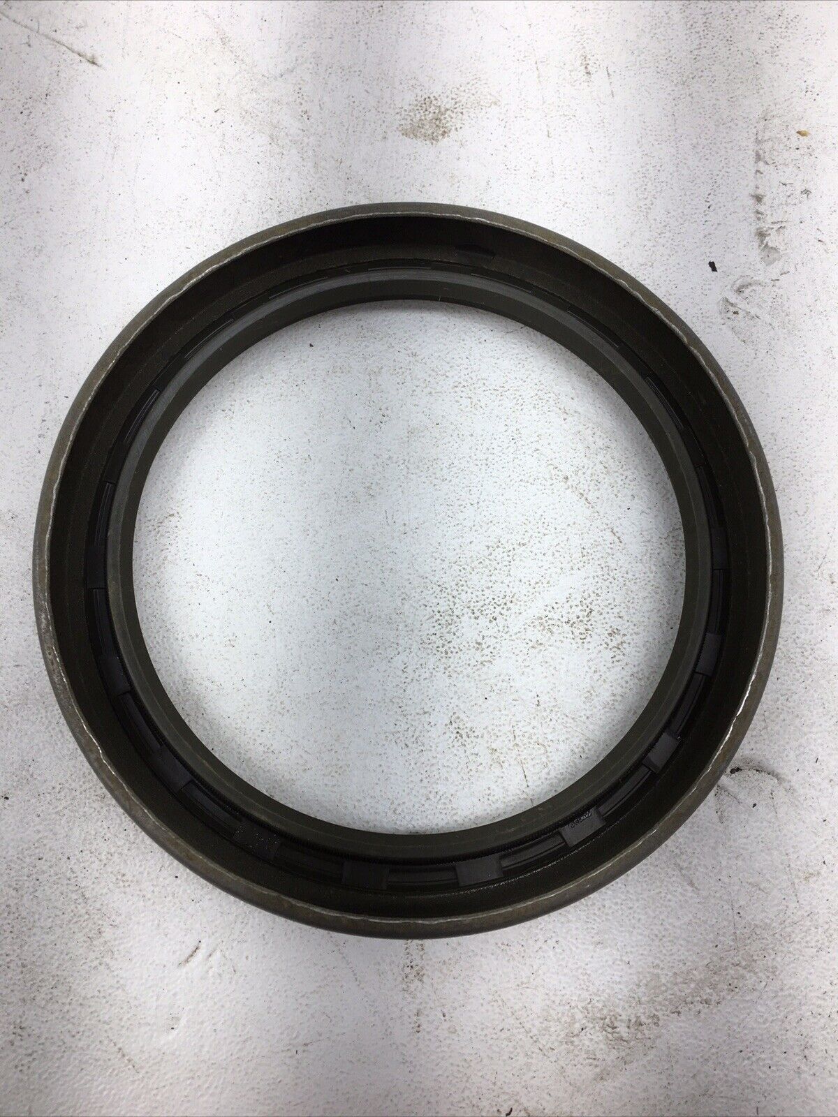 *** Genuine International Crank Seal 1818772C1 (New Old Stock) ***