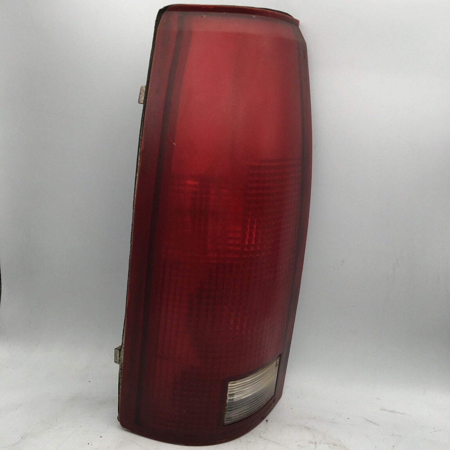 88-98 Chevy GMC Pickup Left Driver Side Tail Light Lamp Taillight.  16506349