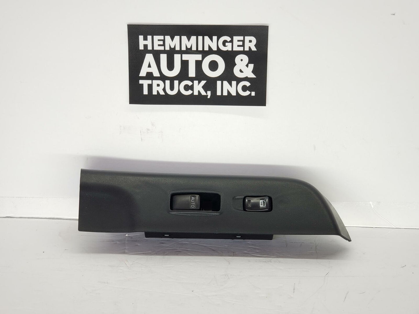 2000-2004 Nissan Pathfinder Right Passenger Power Window Switch With Bezel