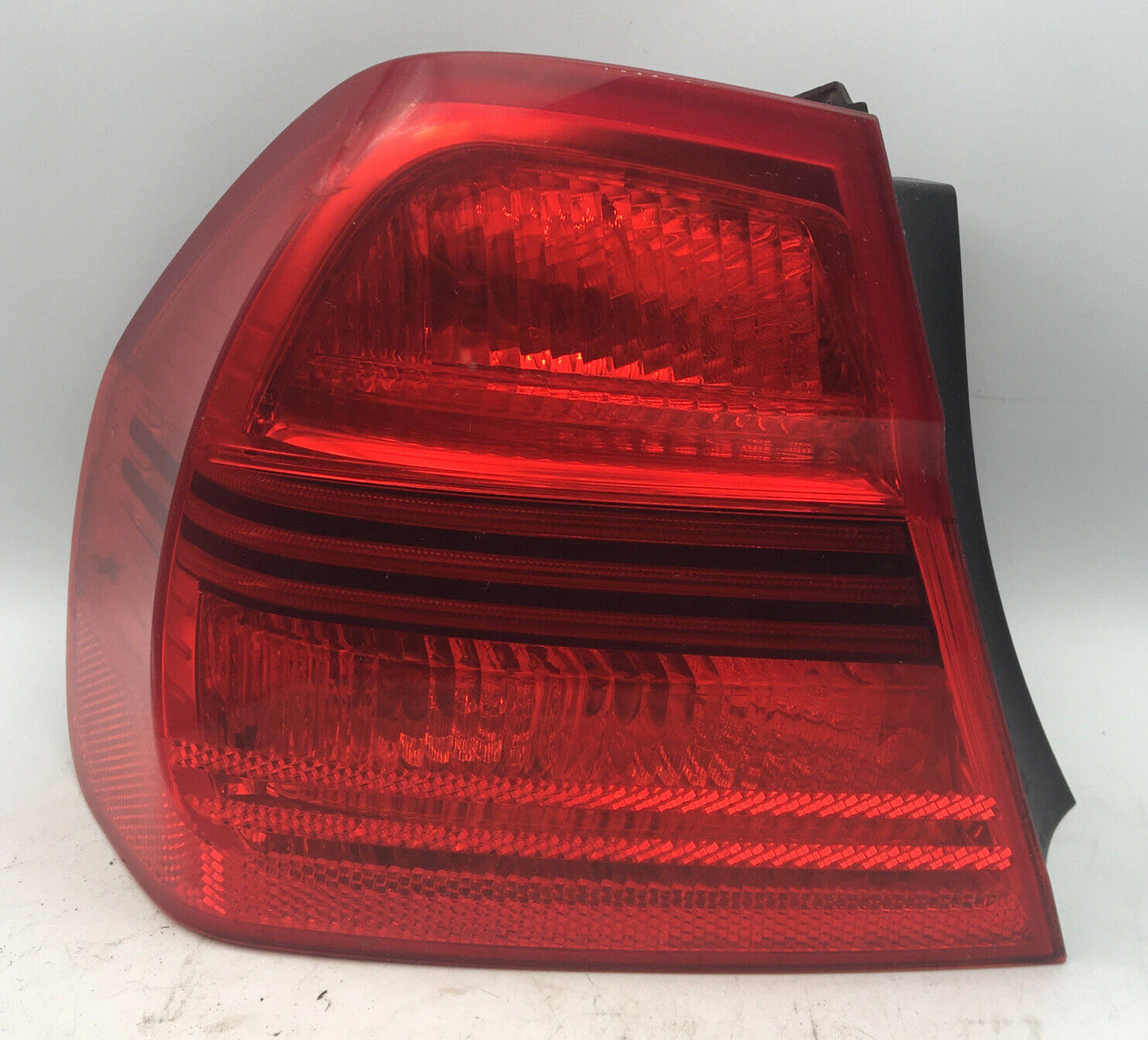 2008 BMW 328xi 328i E90 REAR LEFT DRIVER SIDE OUTER TAIL LIGHT LAMP 7161955 OEM