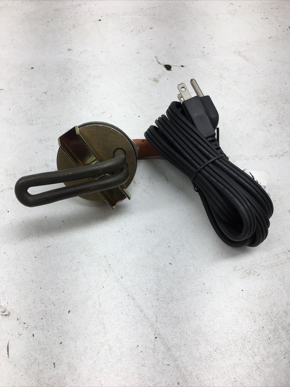 *** Fleetguard Diesel Block Heater 3313272 (New Old Stock) ***