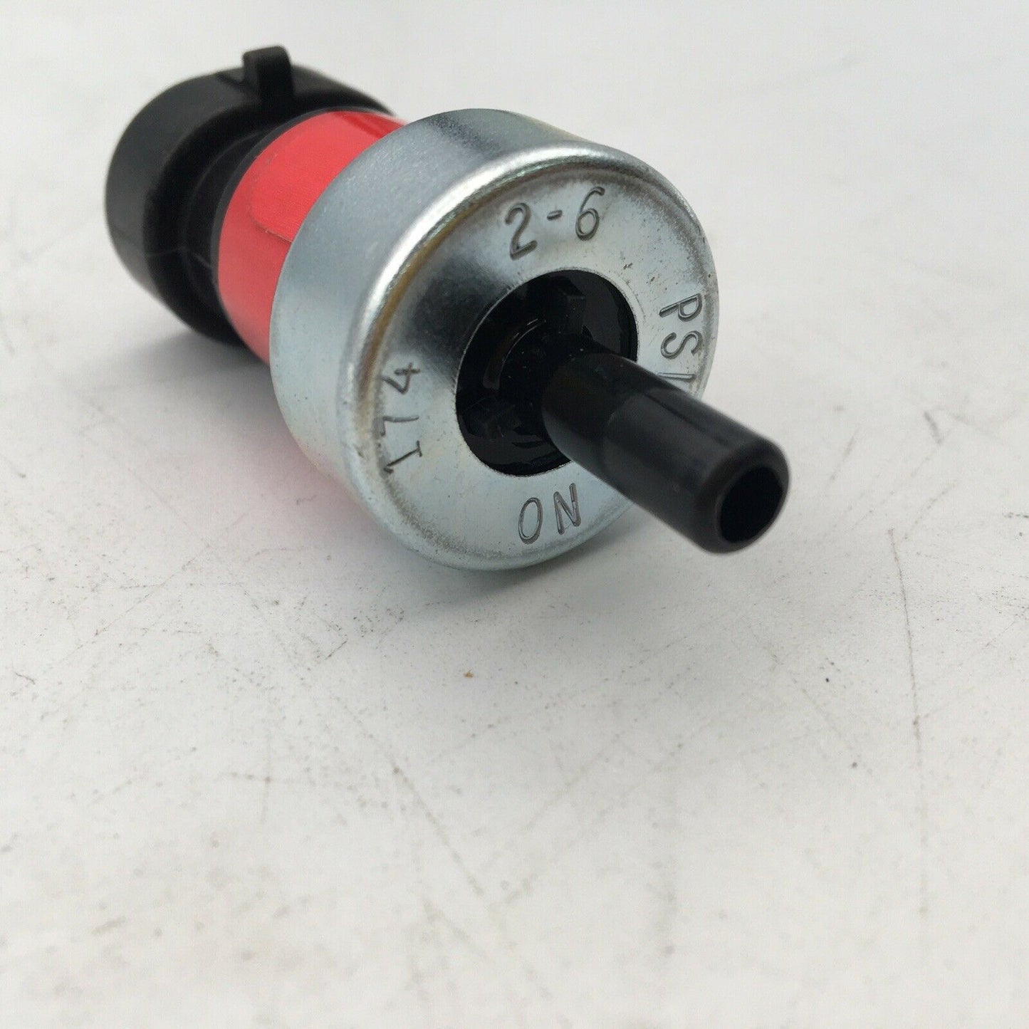 *** International 2035006C2 Air Brake Pressure Switch - NOS ***